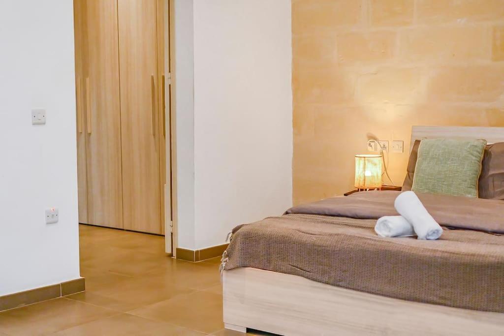 Sliema Unique 4 Bedroom Townhouse Off The Beach 外观 照片